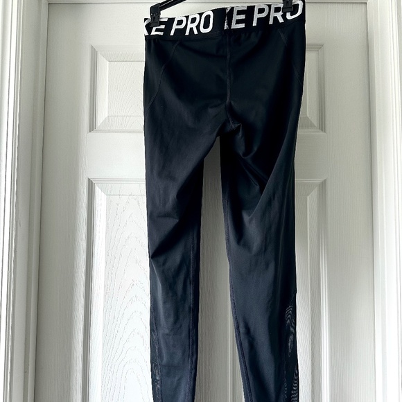 Black Nike pro women’s leggings - Picture 4 of 5